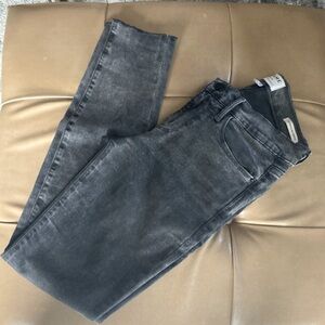 Frame Skinny with Frayed Ankle